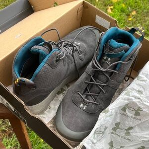 Under Armour MG Strikefast Mid